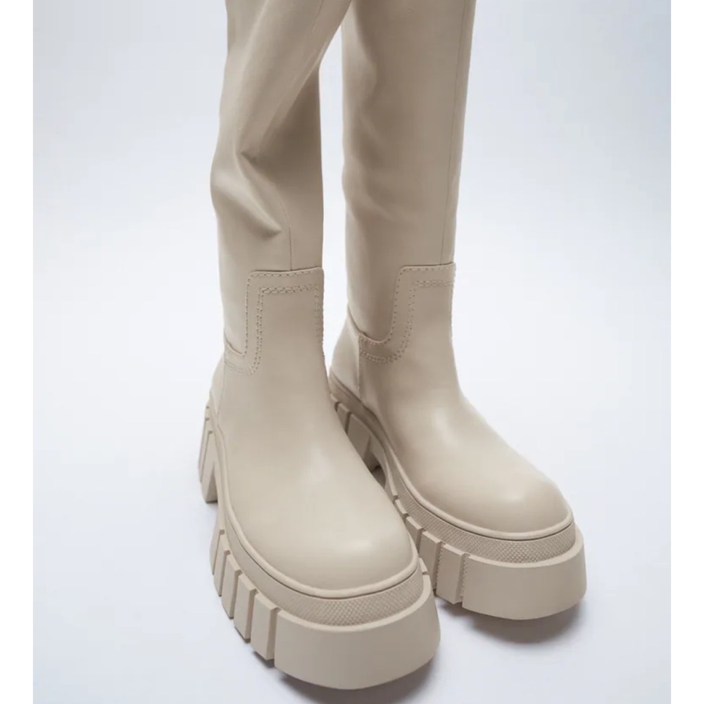 FLAT KNEE-HIGH BOOTS WITH TRACK SOLES - Picture 7 of 12